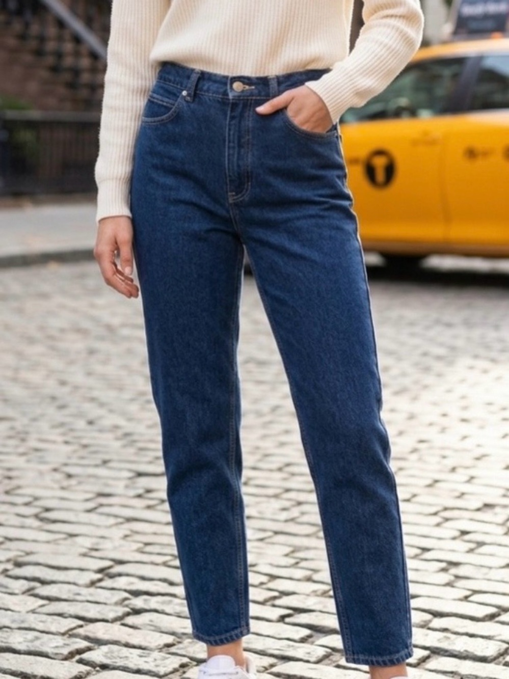 Jones jeans! Pristine dark wash high waist,
Ankle leg. 100% cotton Size 4